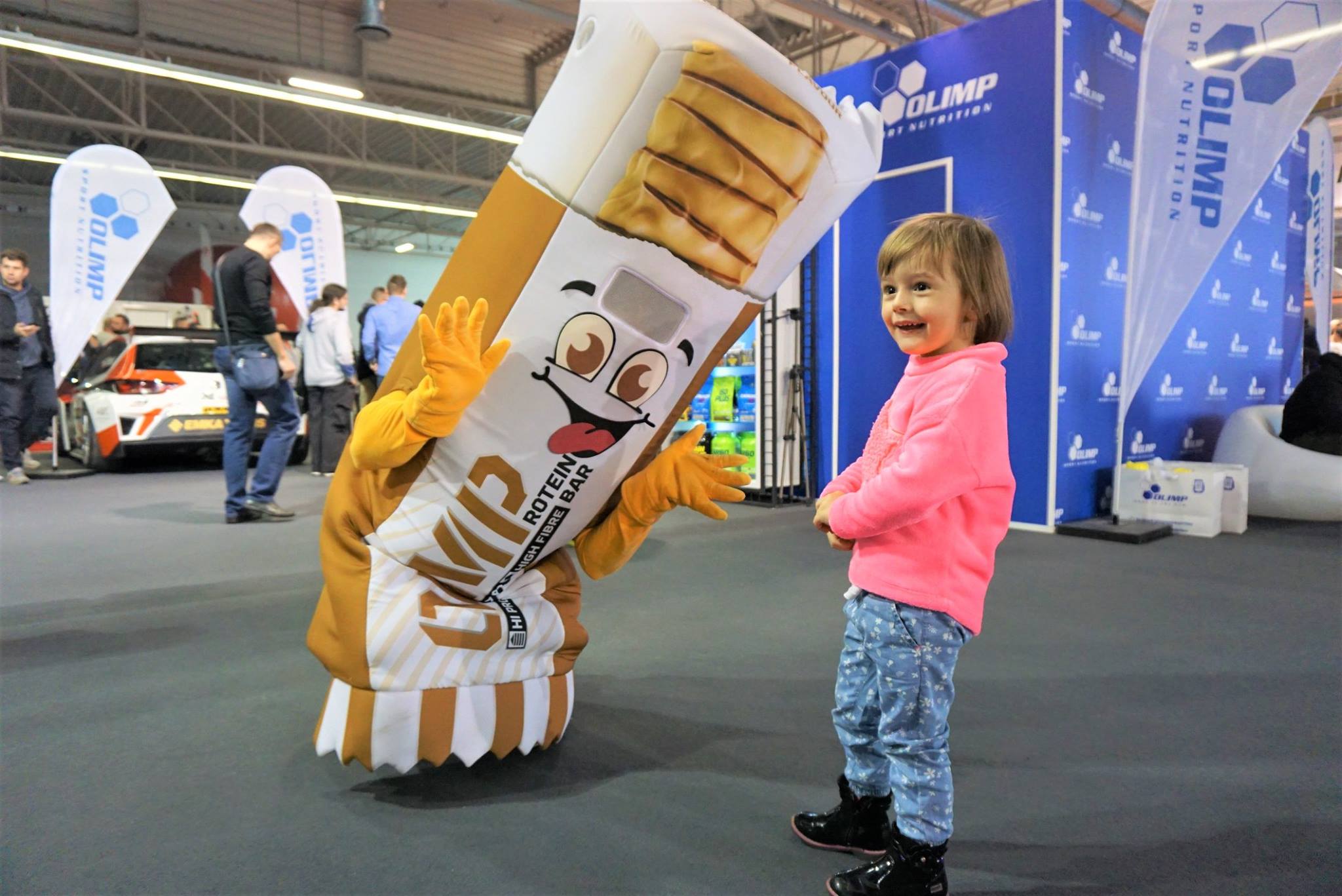 9 powodów dla których nie warto rezygnować z kostiumów reklamowych. Baton